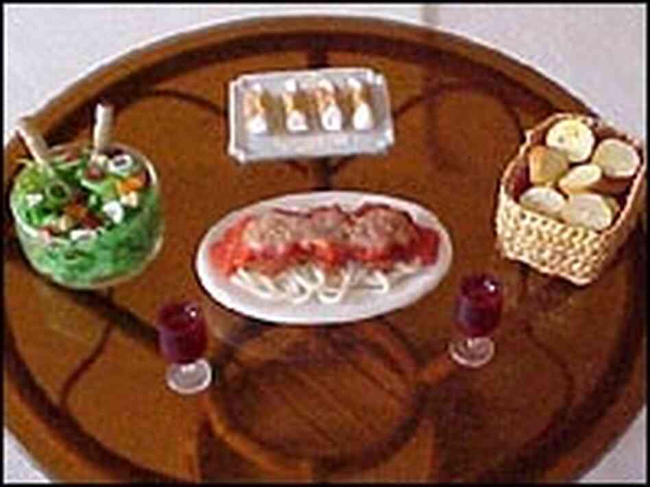 Carolyn Eiche's Italian dinner can fit in the palm of your hand. Carolyn Eiche's Italian dinner can fit in the palm of your hand.