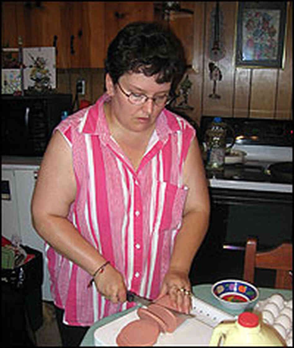 Wreatha Hankins slices a roll of baloney Wreatha Hankins slices a roll of baloney