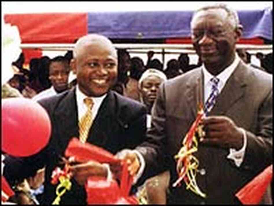President Kufuor (right) and CEO Yaw Adu Gyamfi (left) President Kufuor (right) and CEO Yaw Adu Gyamfi (left)