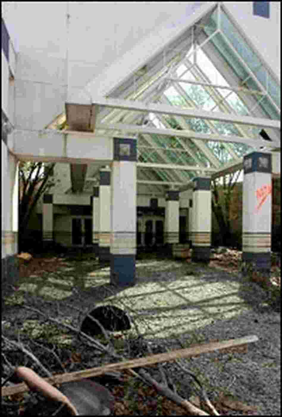 Lake Forest Plaza Mall 