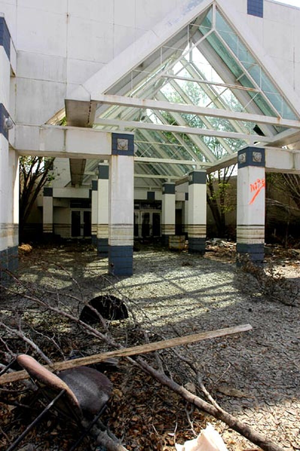Lake Forest Plaza Mall 