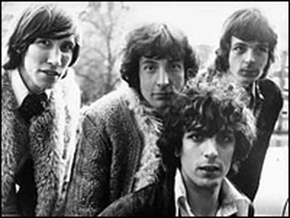 Syd Barrett (front)