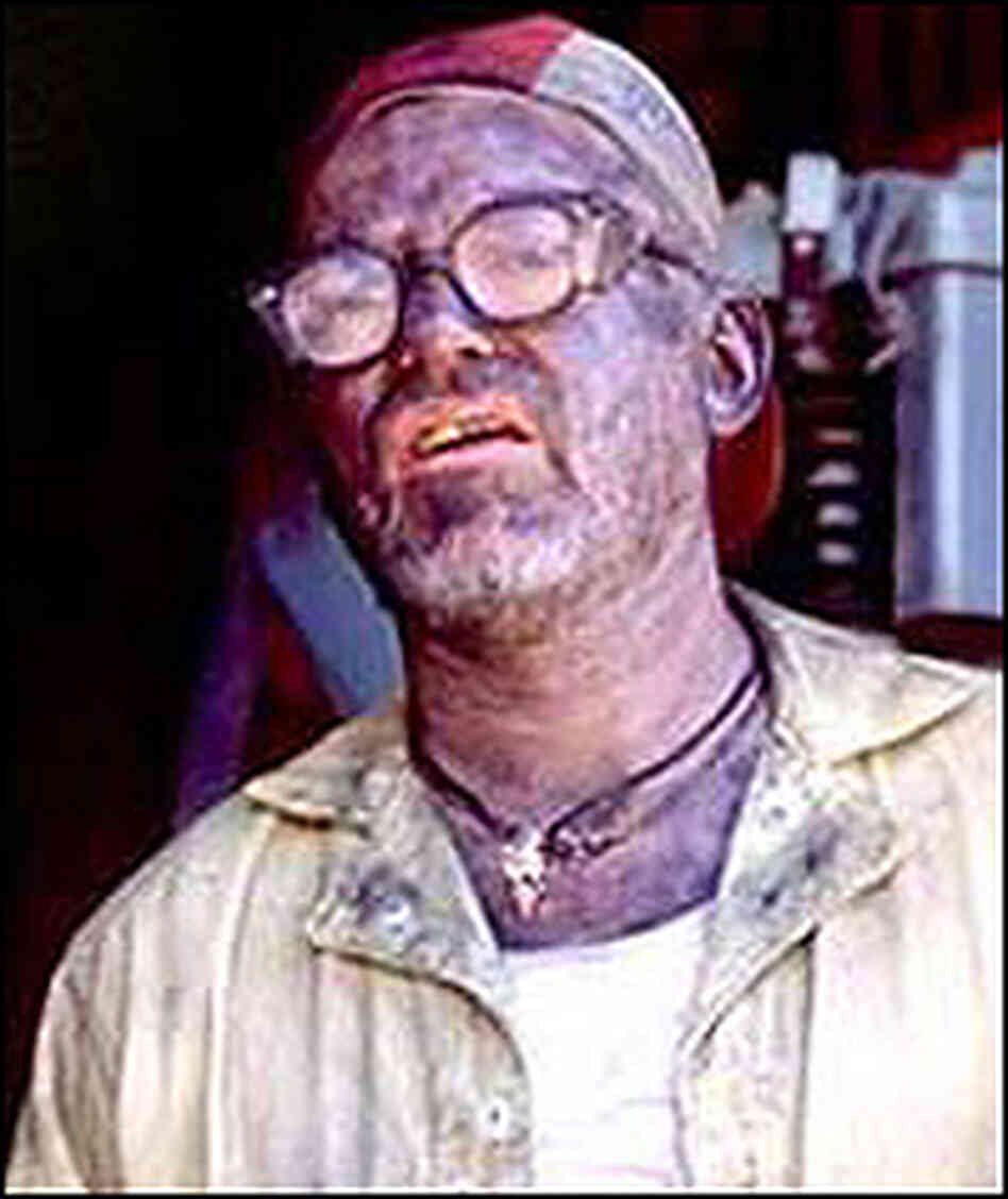Darrell the mechanic in Oliver Stone's 'U Turn' Darrell the mechanic in Oliver Stone's 'U Turn'