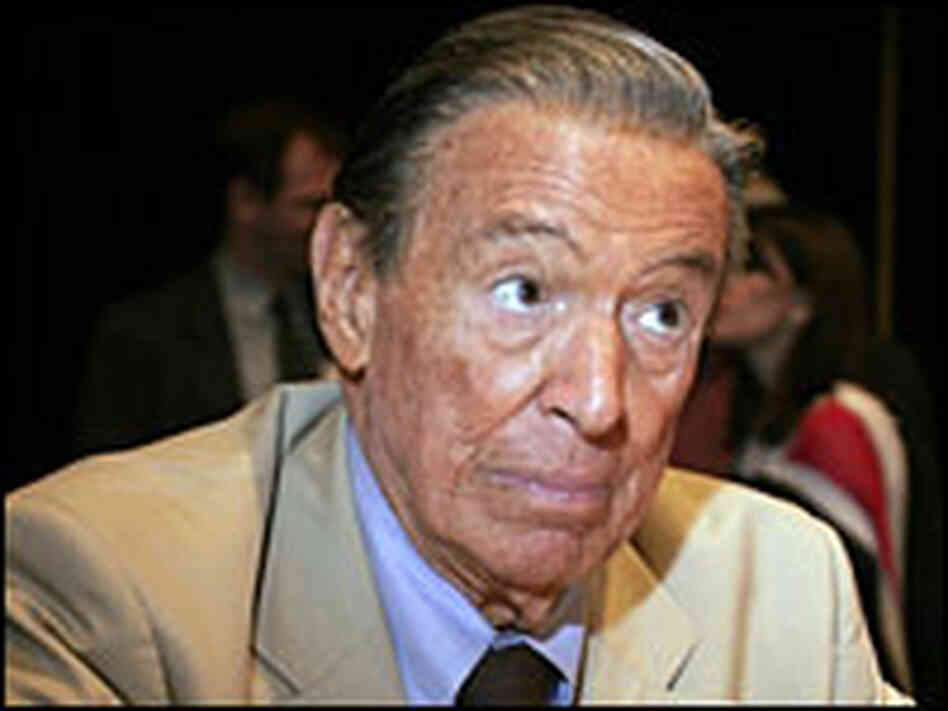 Veteran journalist Mike Wallace Veteran journalist Mike Wallace