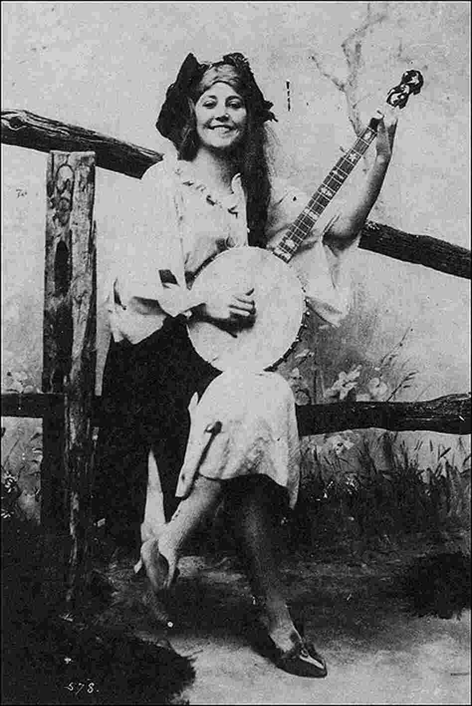 Photo of Theresa Vaughan playing a Fairbanks Electric No. 2 banjo, circa 1895. Photo of Theresa Vaughan playing a Fairbanks Electric No. 2 banjo, circa 1895.
