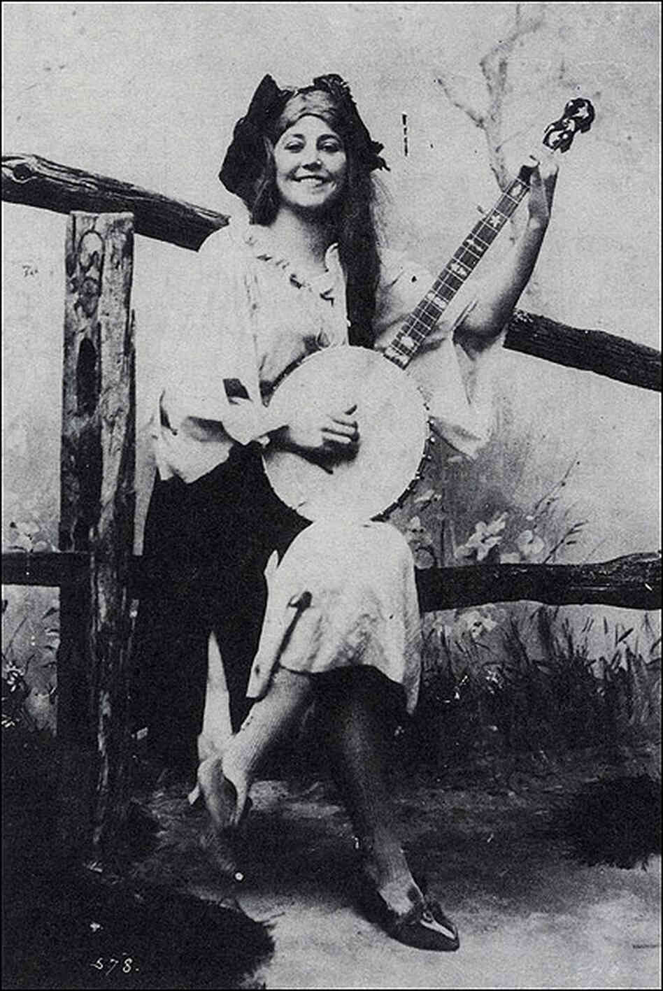 Photo of Theresa Vaughan playing a Fairbanks Electric No. 2 banjo, circa 1895. Photo of Theresa Vaughan playing a Fairbanks Electric No. 2 banjo, circa 1895.
