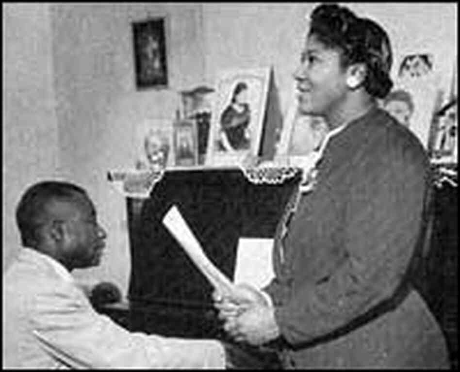 Singer Mahalia Jackson rehearses with gospel legend Thomas A. Dorsey. Singer Mahalia Jackson rehearses with gospel legend Thomas A. Dorsey.