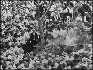 A mob gathers around to watch the lynching of Jesse Washington.