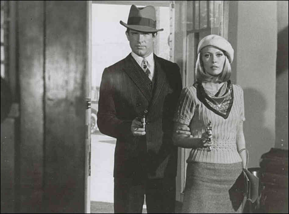 Faye Dunaway and Warren Beatty draw guns in a bank.