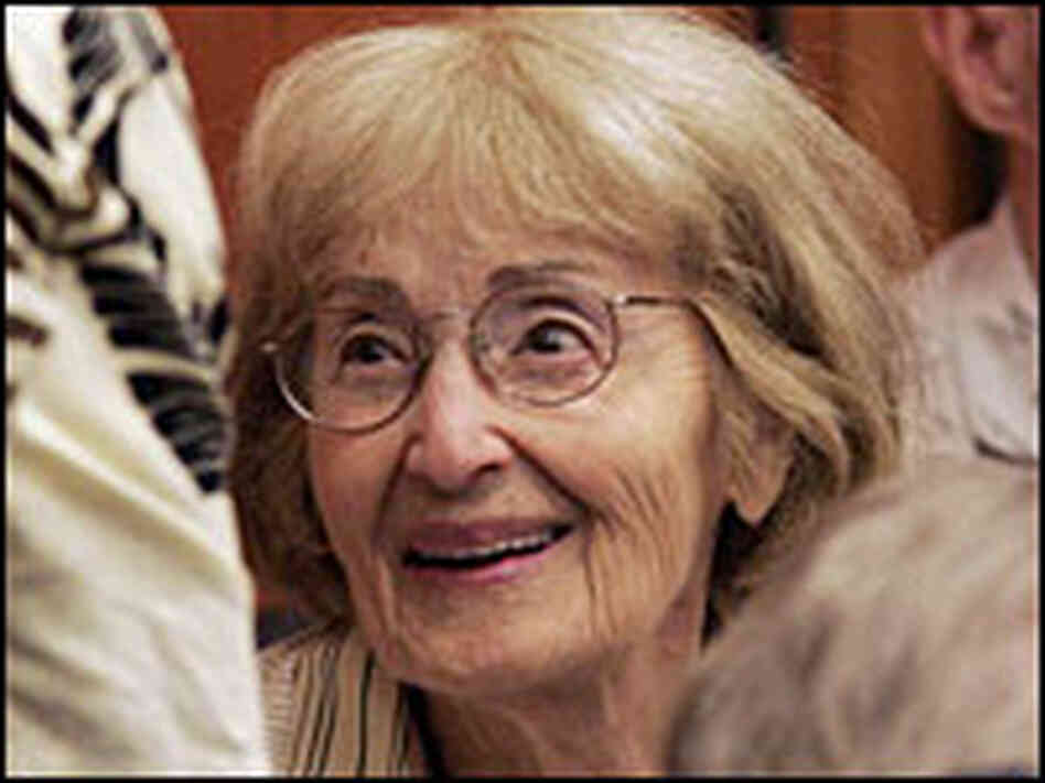 Carolyn Goodman talks during a recess in the June 2005 trial of Edgar Ray Killen.