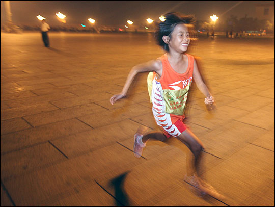 http://media.npr.org/programs/atc/features/2007/aug/marathon_end540.jpg