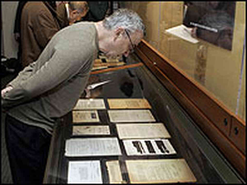 Journalists View Documents