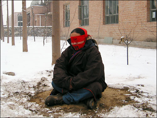 http://media.npr.org/programs/atc/features/2007/jan/alt_beijing/artist500.jpg