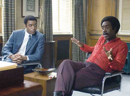 Dewey Hughes (Chiwetel Ejiofor) and Petey Greene (Don Cheadle) in 'Talk to Me'