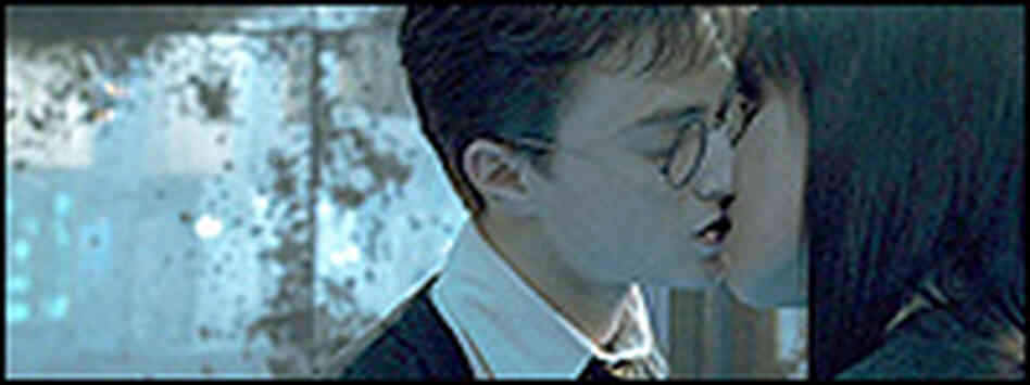 Daniel Radcliffe and Katie Leung kiss in 'Harry Potter.' Daniel Radcliffe and Katie Leung kiss in 'Harry Potter.'