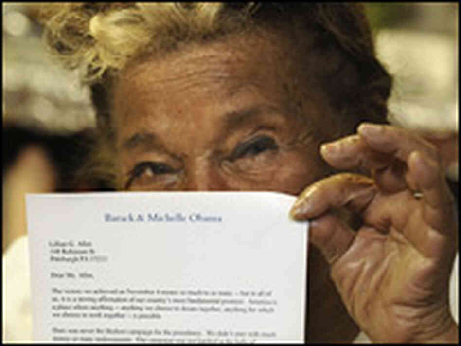 Allen shows off her thank-you letter from Barack and Michelle Obama. Allen shows off her thank-you letter from Barack and Michelle Obama.