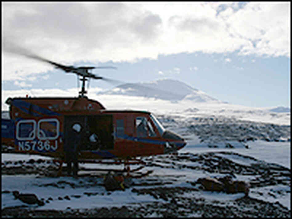 Helicopter landing in Antarctica Helicopter landing in Antarctica