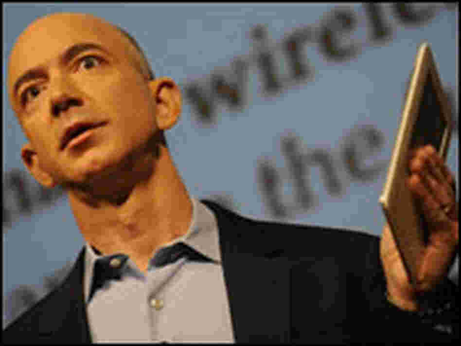 Jeff Bezos holds the Kindle 2.