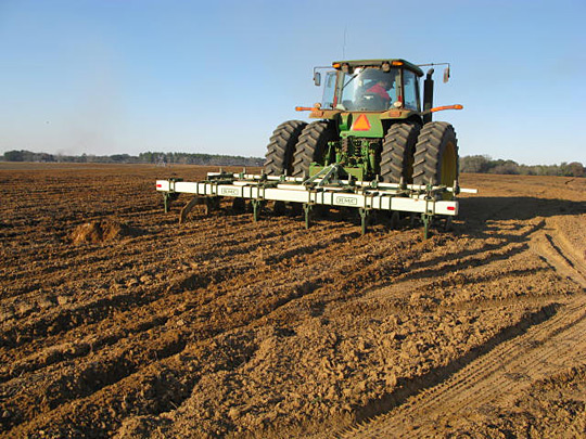 Peanut tractor rakes for peanuts.