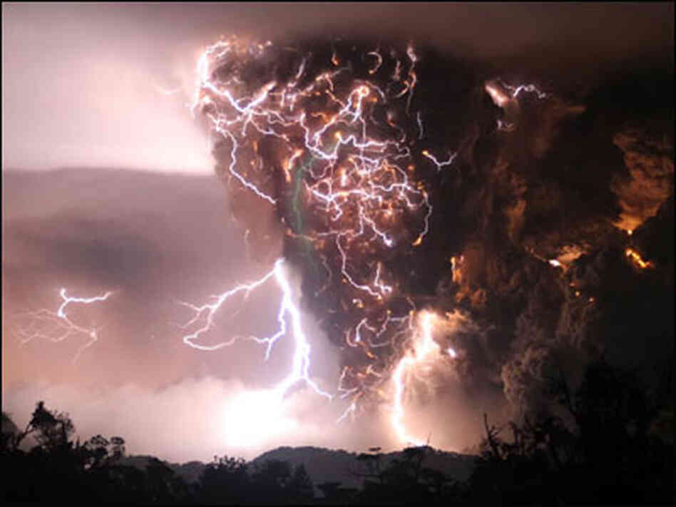 The eruption of Mount Chaiten in 2008 The eruption of Mount Chaiten in 2008