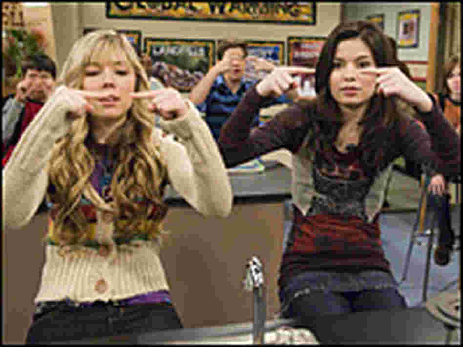 Jennette McCurdy and Miranda Cosgrove in a scene from 'iCarly'