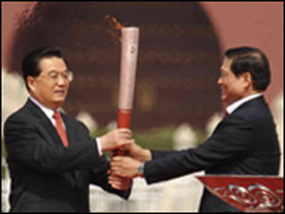 Hu Jintao Olympic torch Hu Jintao Olympic torch