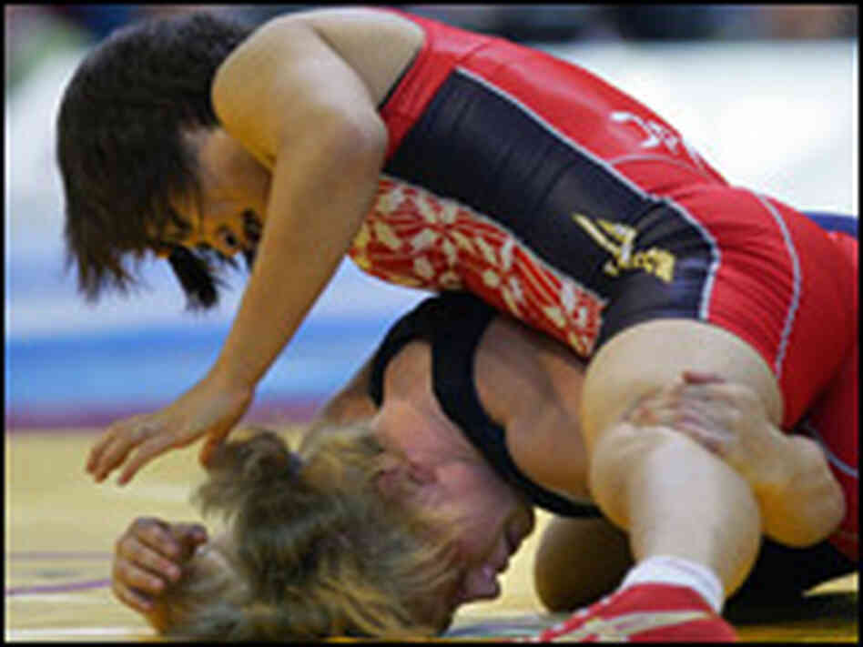 Women wrestling Women wrestling