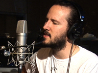 Mason Jennings Performs