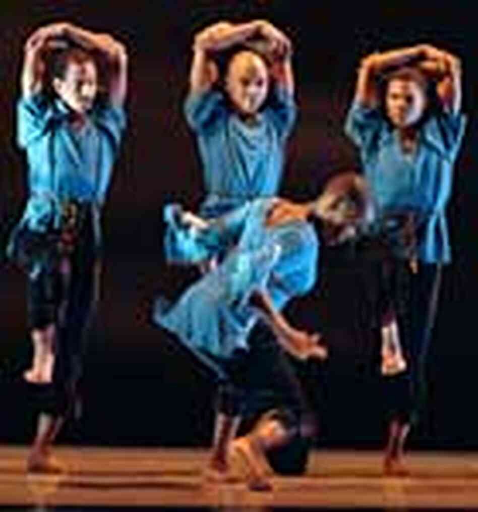 Alvin Ailey American Dance Theater dancers perform choreographer Robert Battle's 'Juba' Alvin Ailey American Dance Theater dancers perform choreographer Robert Battle's 'Juba'