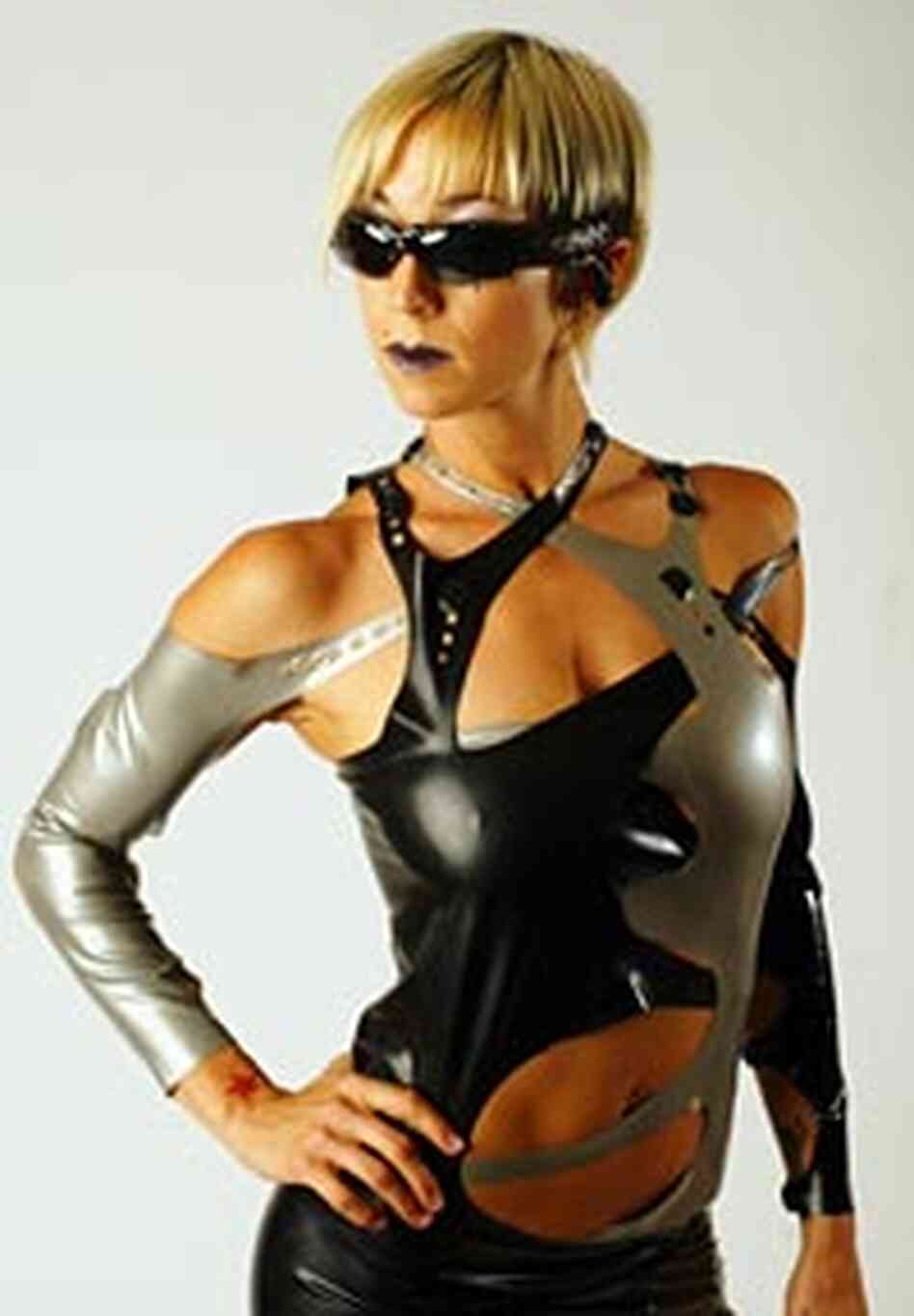 Model SuzE Q wears a multi-layered latex dress from Sinthetex and Oakley shades with music player Model SuzE Q wears a multi-layered latex dress from Sinthetex and Oakley shades with music player