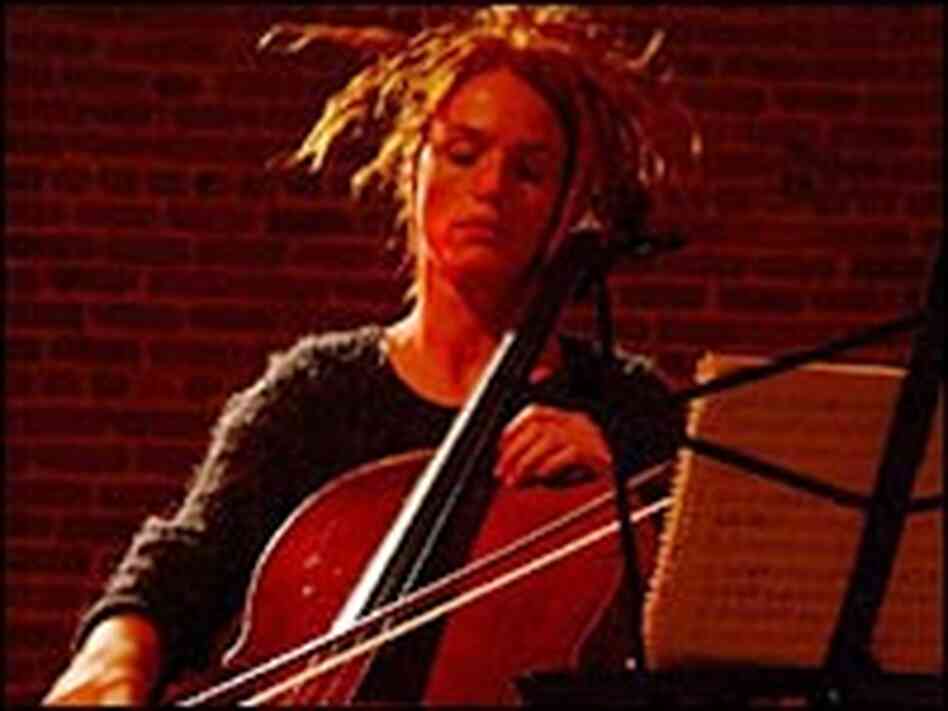 Zoe Keating performs at 964 Katoma in San Francisco, April 2004. Zoe Keating performs at 964 Katoma in San Francisco, April 2004.