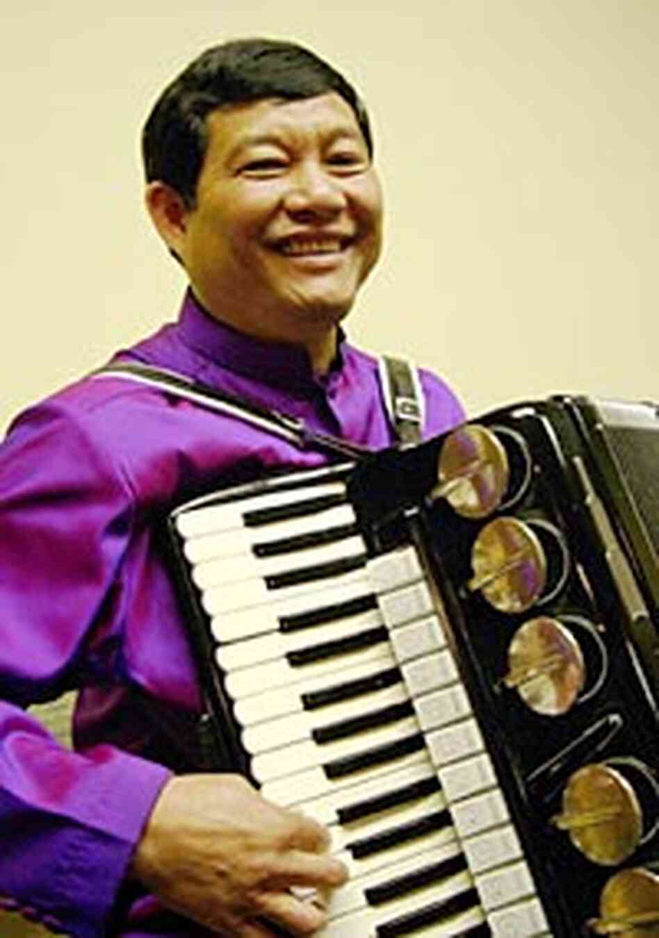 Daran Kravanh and his accordion Daran Kravanh and his accordion