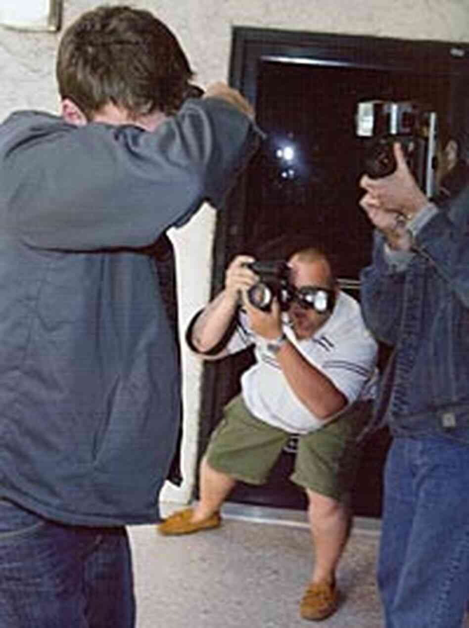Ben Affleck hides his face from paparazzi as he enters the CNN building in Los Angeles Ben Affleck hides his face from paparazzi as he enters the CNN building in Los Angeles