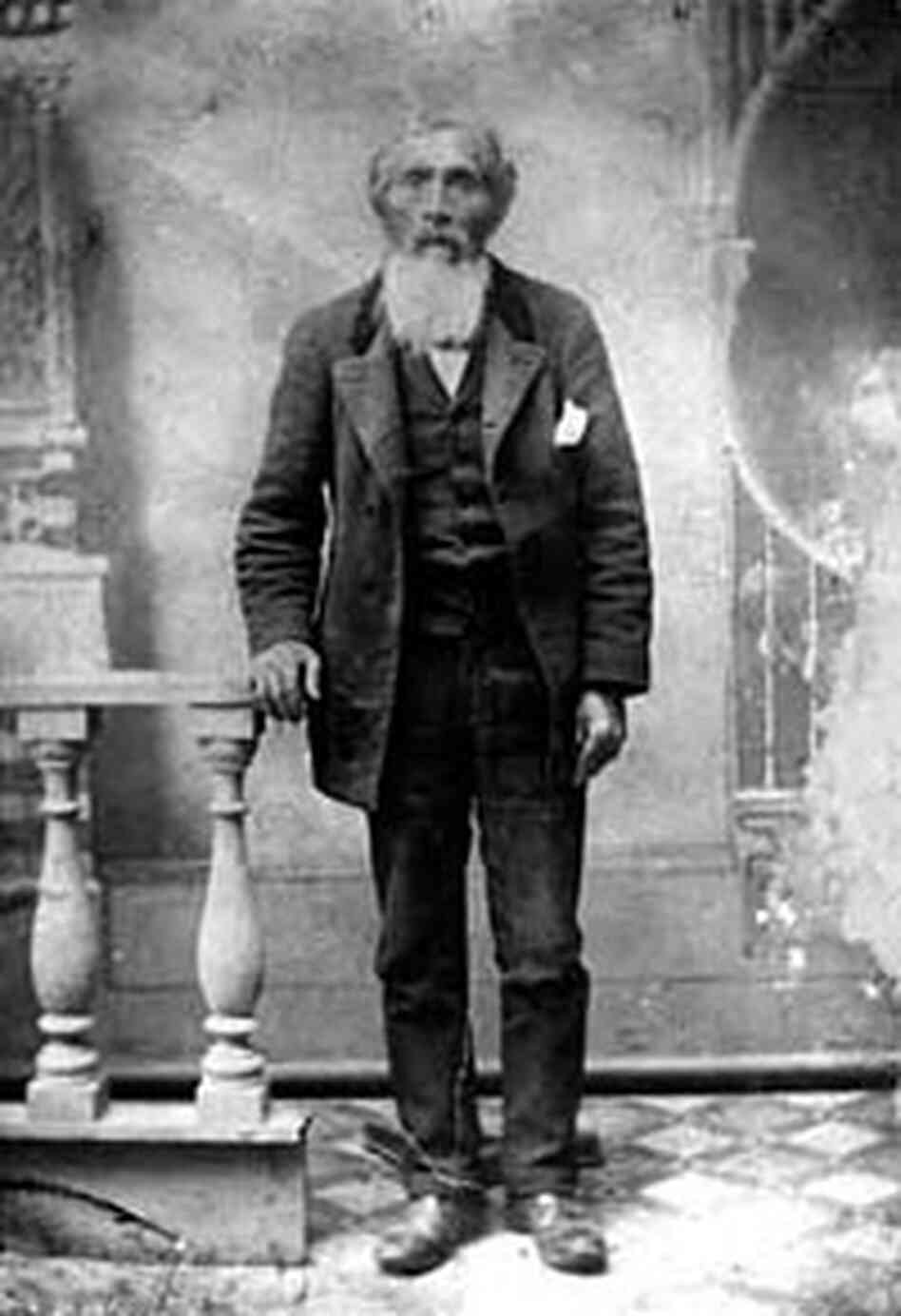 William Naukana left Hawaii to become a guide and interpreter with the Hudson Bay Company. William Naukana left Hawaii to become a guide and interpreter with the Hudson Bay Company.