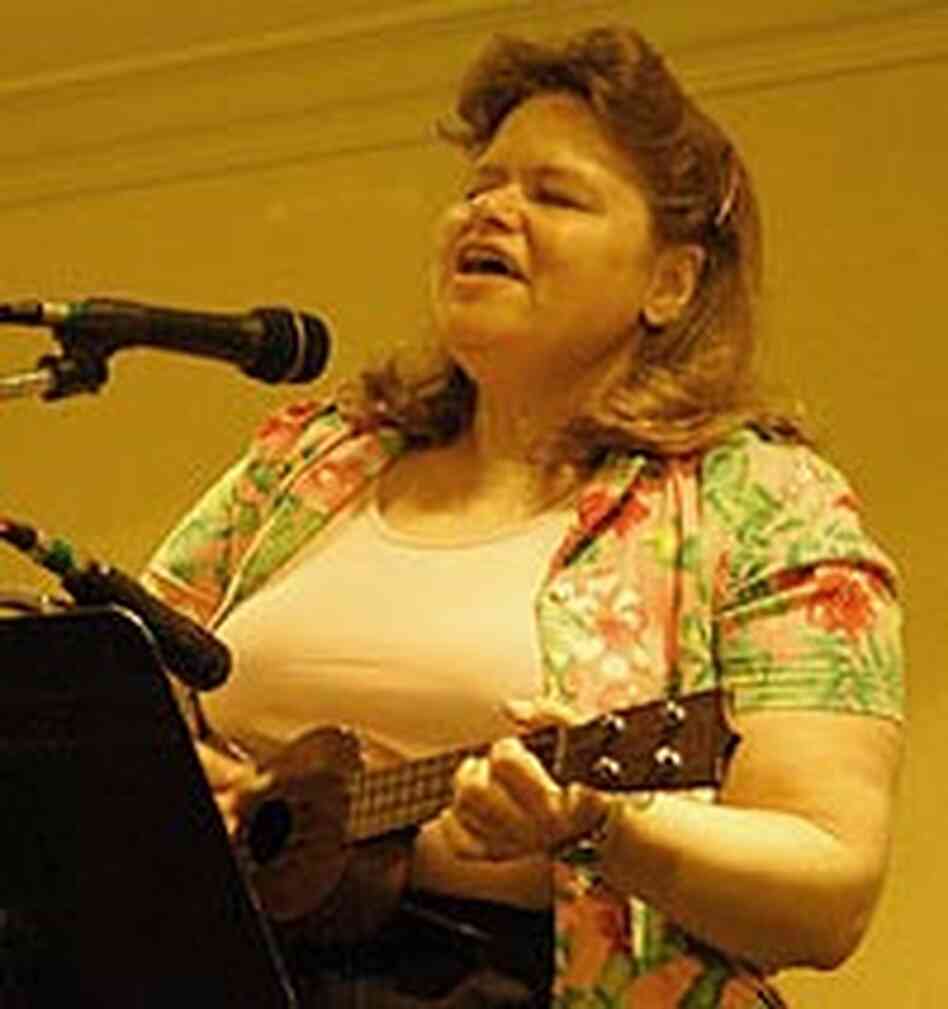 Lynn Gold performs her crowd-pleasing favorite, 'How I Love to Break Wind.' Lynn Gold performs her crowd-pleasing favorite, 'How I Love to Break Wind.'