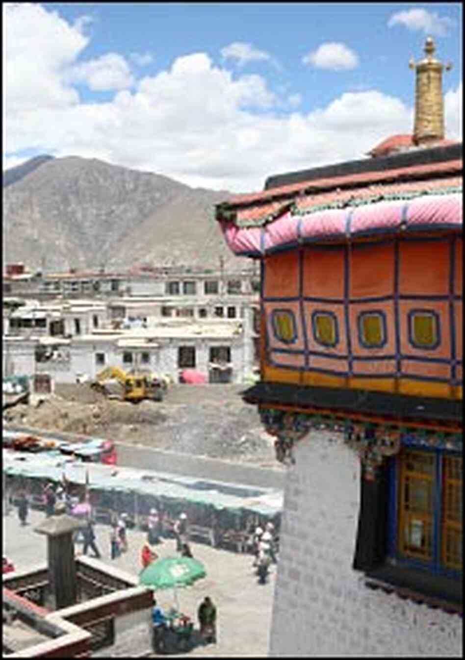 Backhoe digs up another piece of Lhasa to build for the future