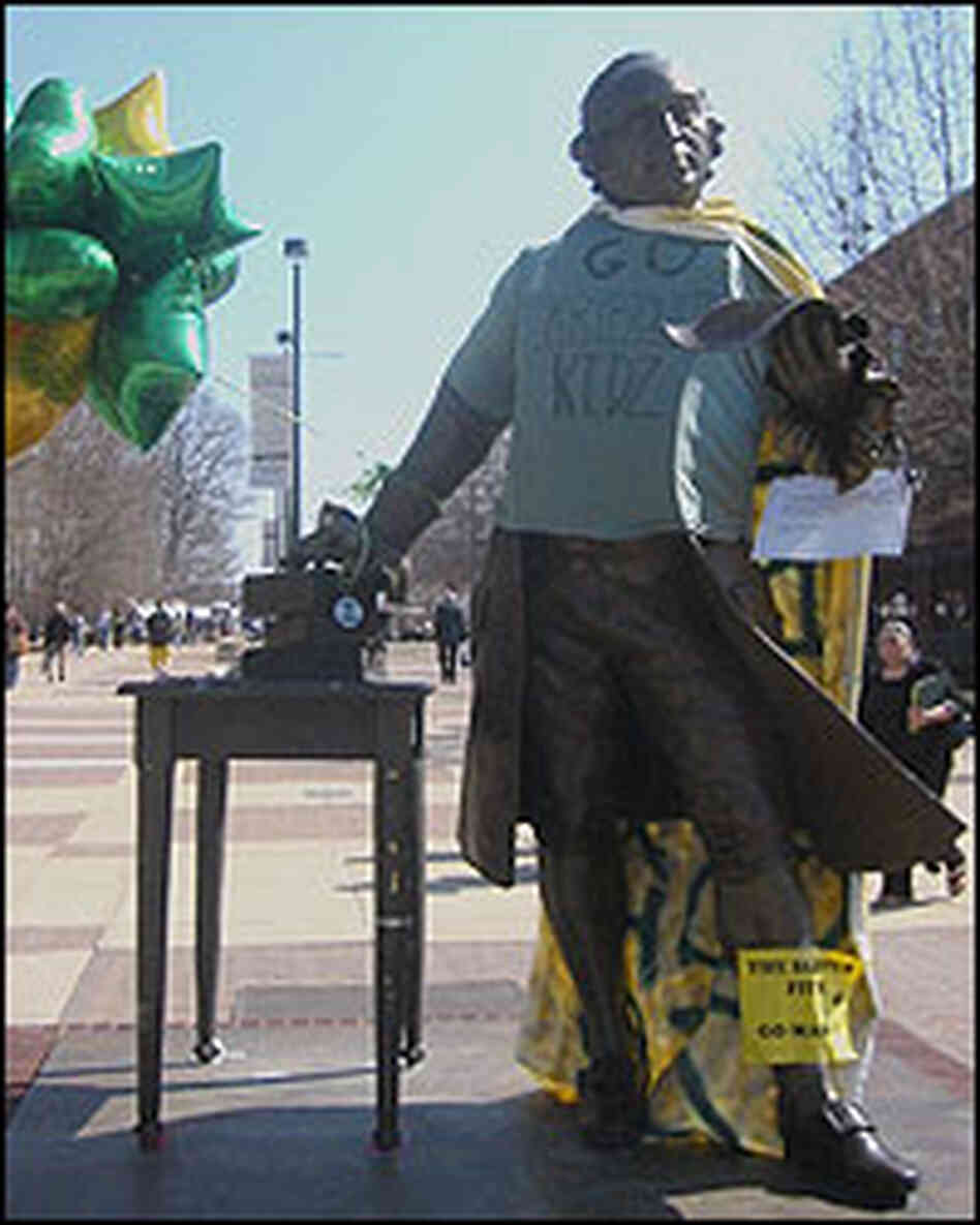 The George Mason statue on the campus in Fairfax, Va., decorated for the NCAA tournament. The George Mason statue on the campus in Fairfax, Va., decorated for the NCAA tournament.