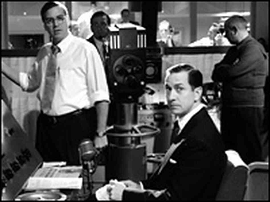 George Clooney plays a supporting role to David Strathairn. George Clooney plays a supporting role to David Strathairn.