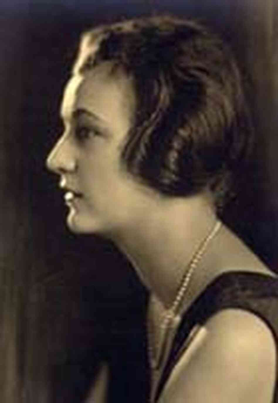 Alexadra "Xandra" Kalman in profile wearing a string of pearls, circa 1925 Alexadra "Xandra" Kalman in profile wearing a string of pearls, circa 1925
