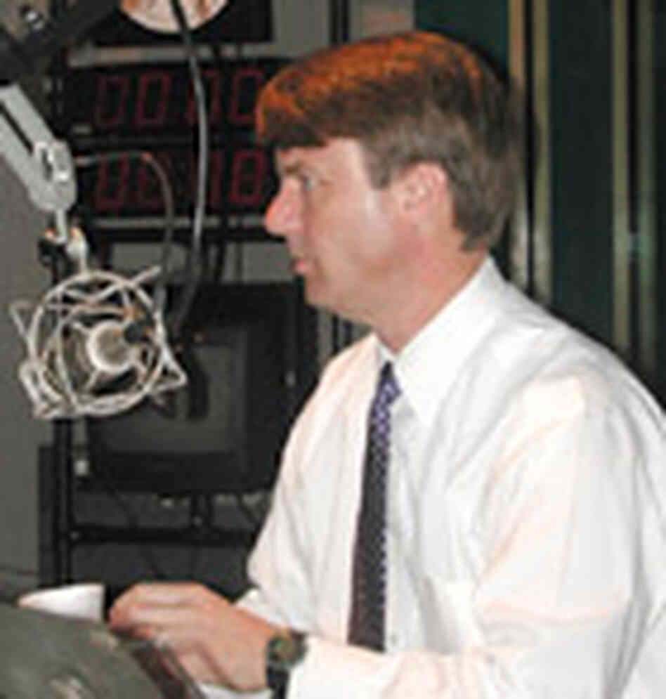 Sen. John Edwards at the mic Sen. John Edwards at the mic