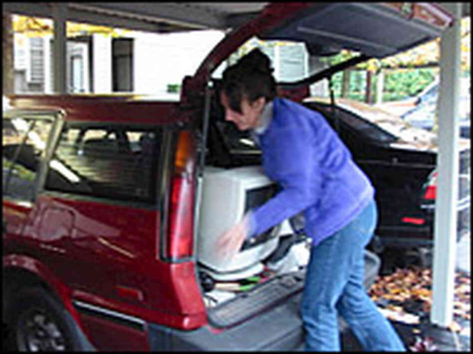 Joanna Slaybaugh packs her computer into her station wagon on moving day. Joanna Slaybaugh packs her computer into her station wagon on moving day.