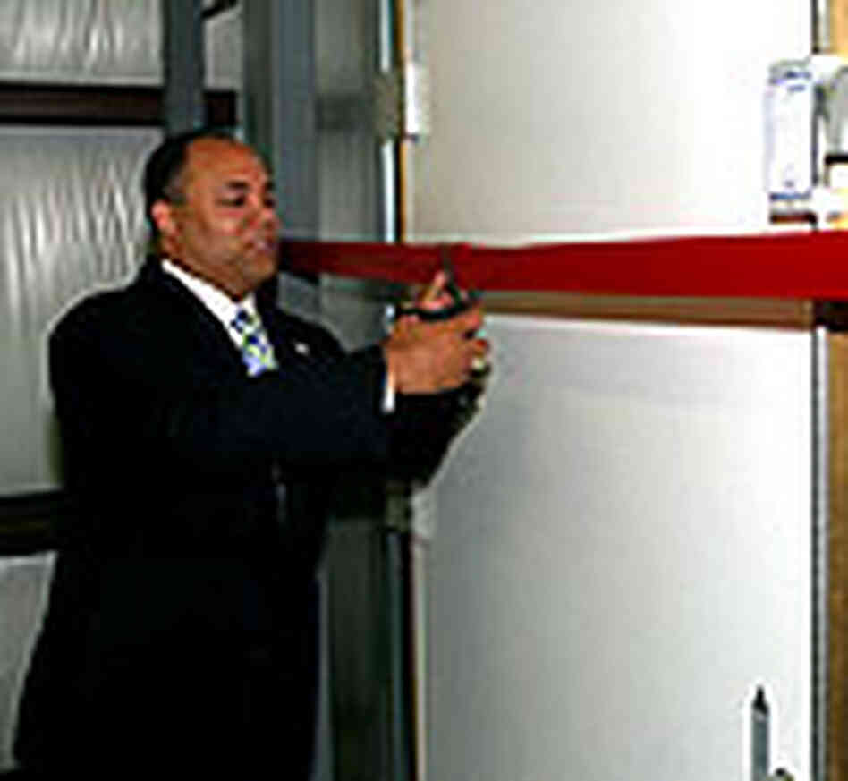 FCC Chairman Michael Powell opens the anechoic chamber for business. FCC Chairman Michael Powell opens the anechoic chamber for business.