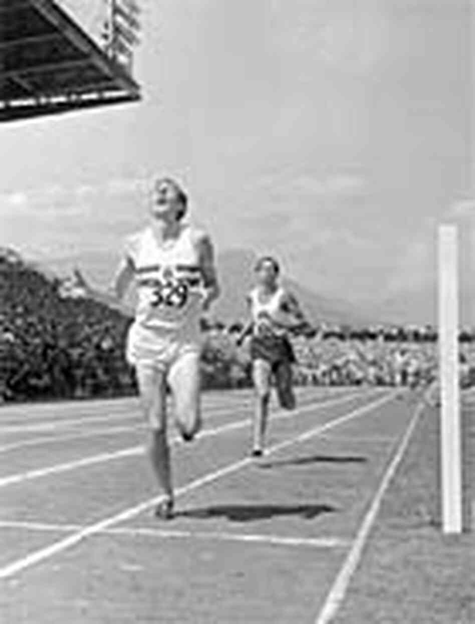 Roger Bannister beats John Landy at the 1954 Empire Games Roger Bannister beats John Landy at the 1954 Empire Games
