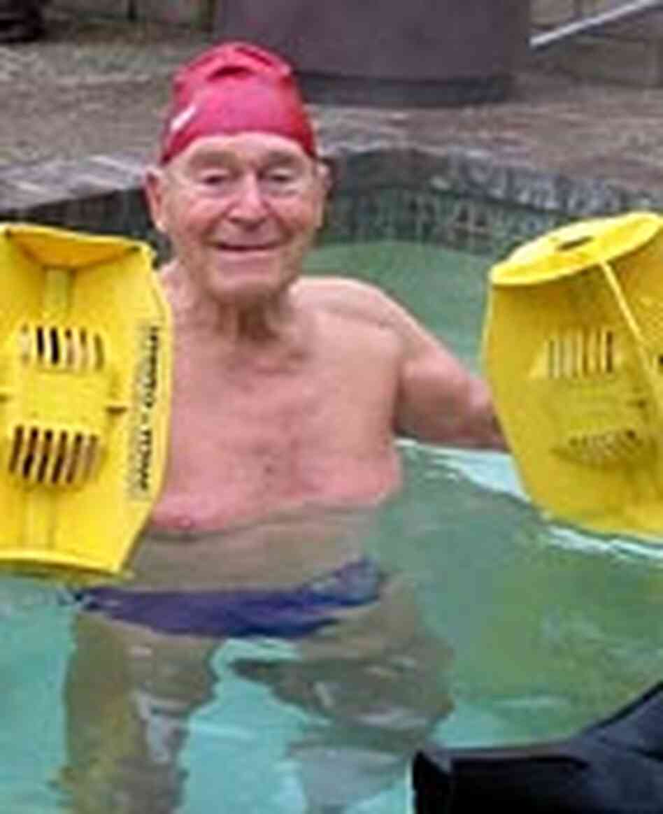 Jack La Lanne in his outdoor Jacuzzi during his daily early-morning workout. Jack La Lanne in his outdoor Jacuzzi during his daily early-morning workout.