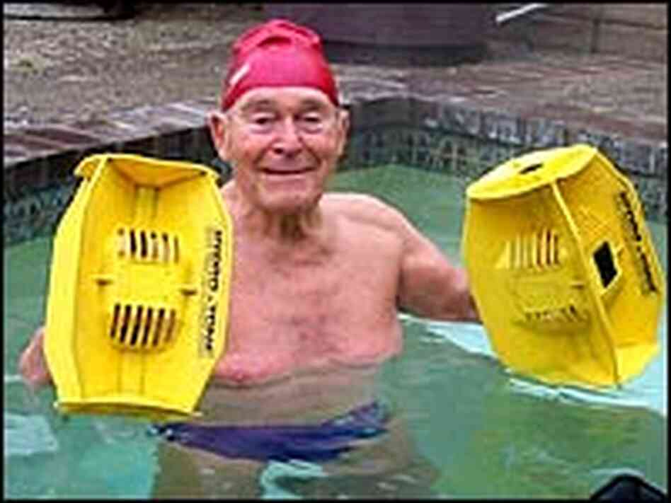 Jack La Lanne in his outdoor Jacuzzi during his daily early-morning workout. Jack La Lanne in his outdoor Jacuzzi during his daily early-morning workout.