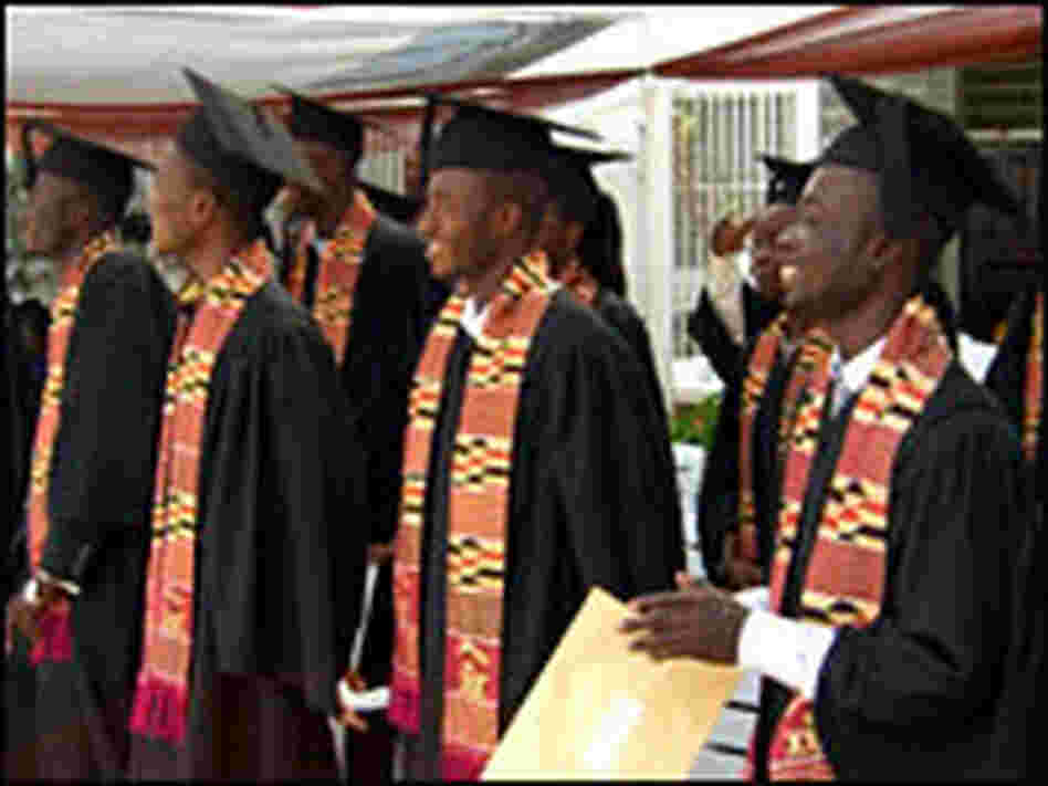 The 2005 graduating class of Ashesi University.