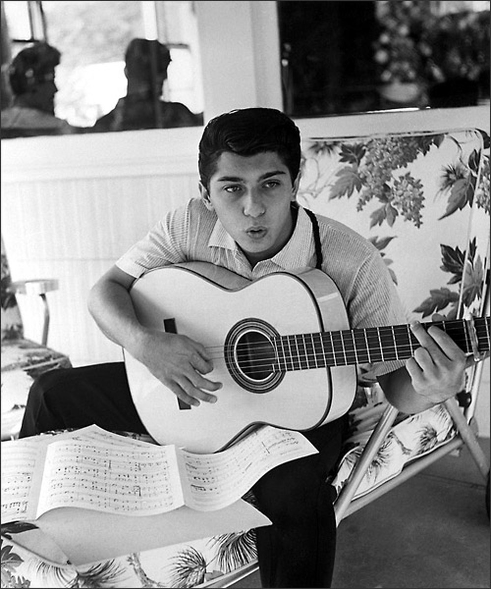 Paul Anka with a guitar in New York at age 18. Credit: Bettmann/Corbis.