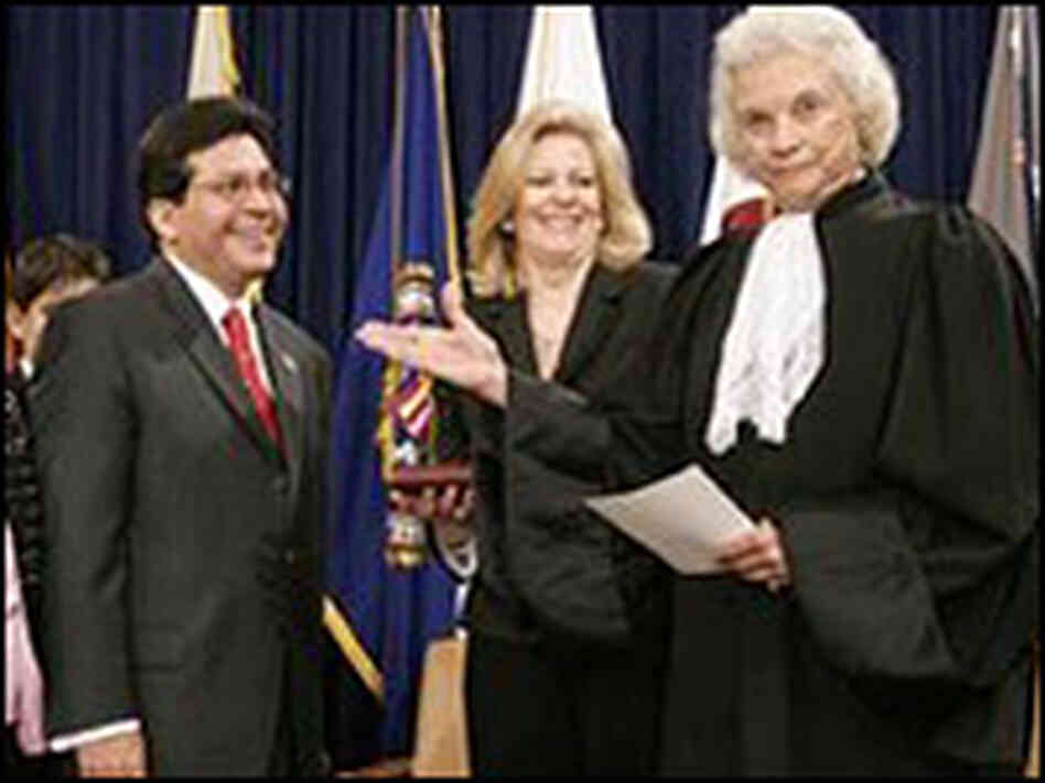 Alberto Gonzales was sworn in by Justice Sandra Day O'Connor. Alberto Gonzales was sworn in by Justice Sandra Day O'Connor.