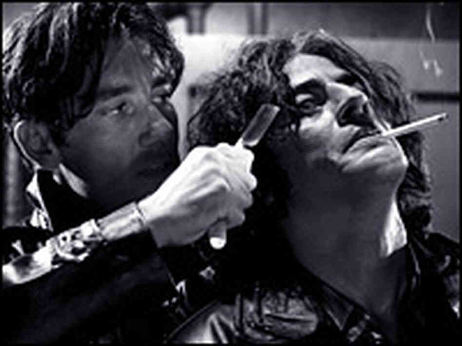 Clive Owen as Dwight and Benicio Del Toro as Jackie-Boy. Clive Owen as Dwight and Benicio Del Toro as Jackie-Boy.