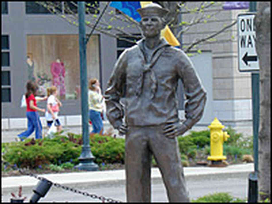 The center of the Village of Glenview features statues recalling its past as a naval air station. The center of the Village of Glenview features statues recalling its past as a naval air station.